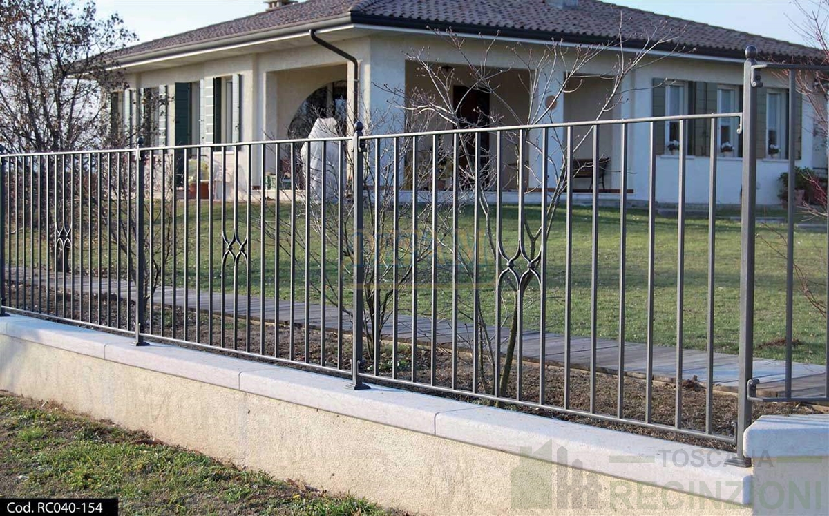 Recinzioni in ferro e reti metalliche per un esterno moderno > Toscana ... - Recinzioni Ferro Rc040 154
